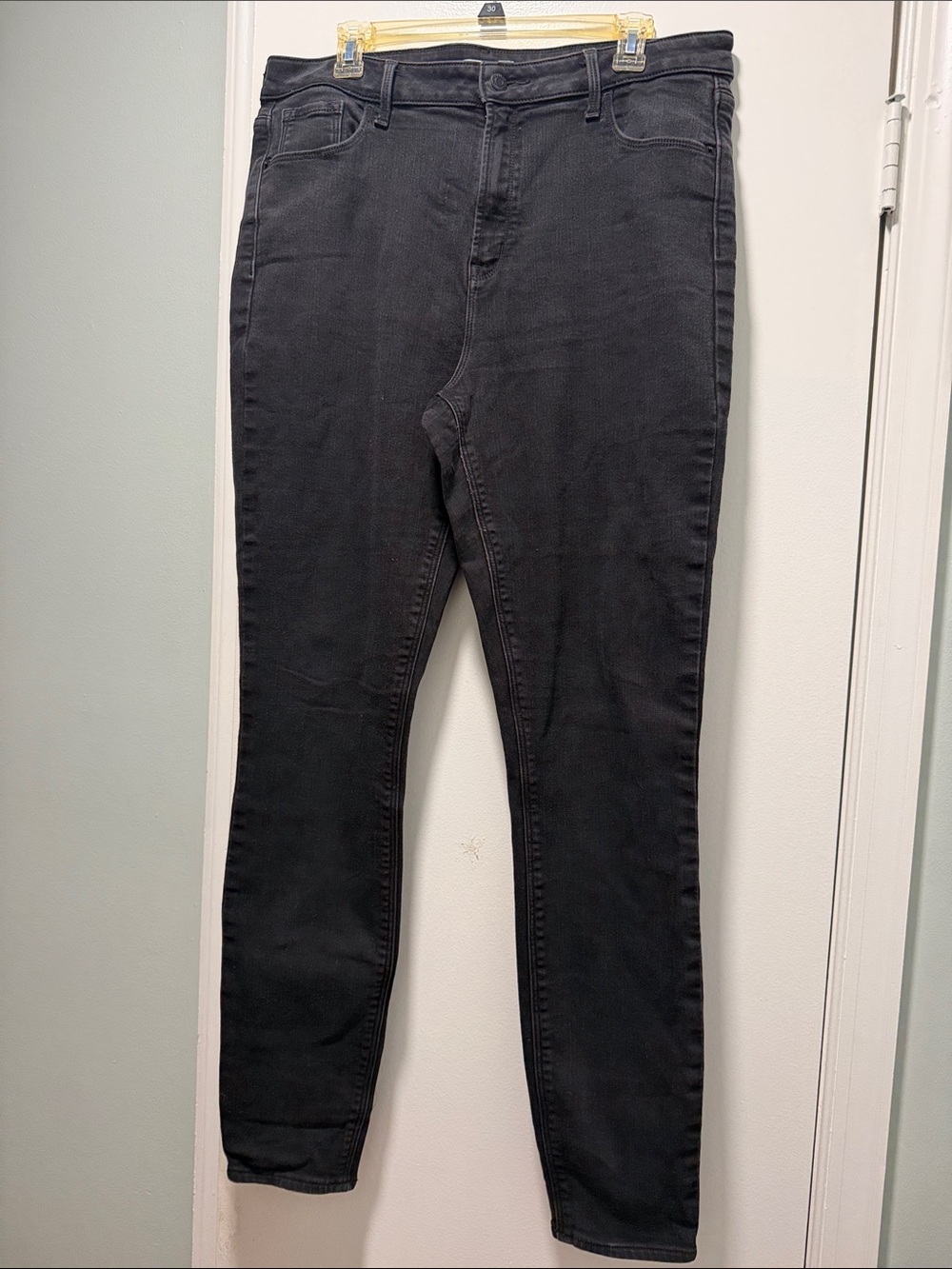 Old Navy Straight Leg Women’s Pants in Black